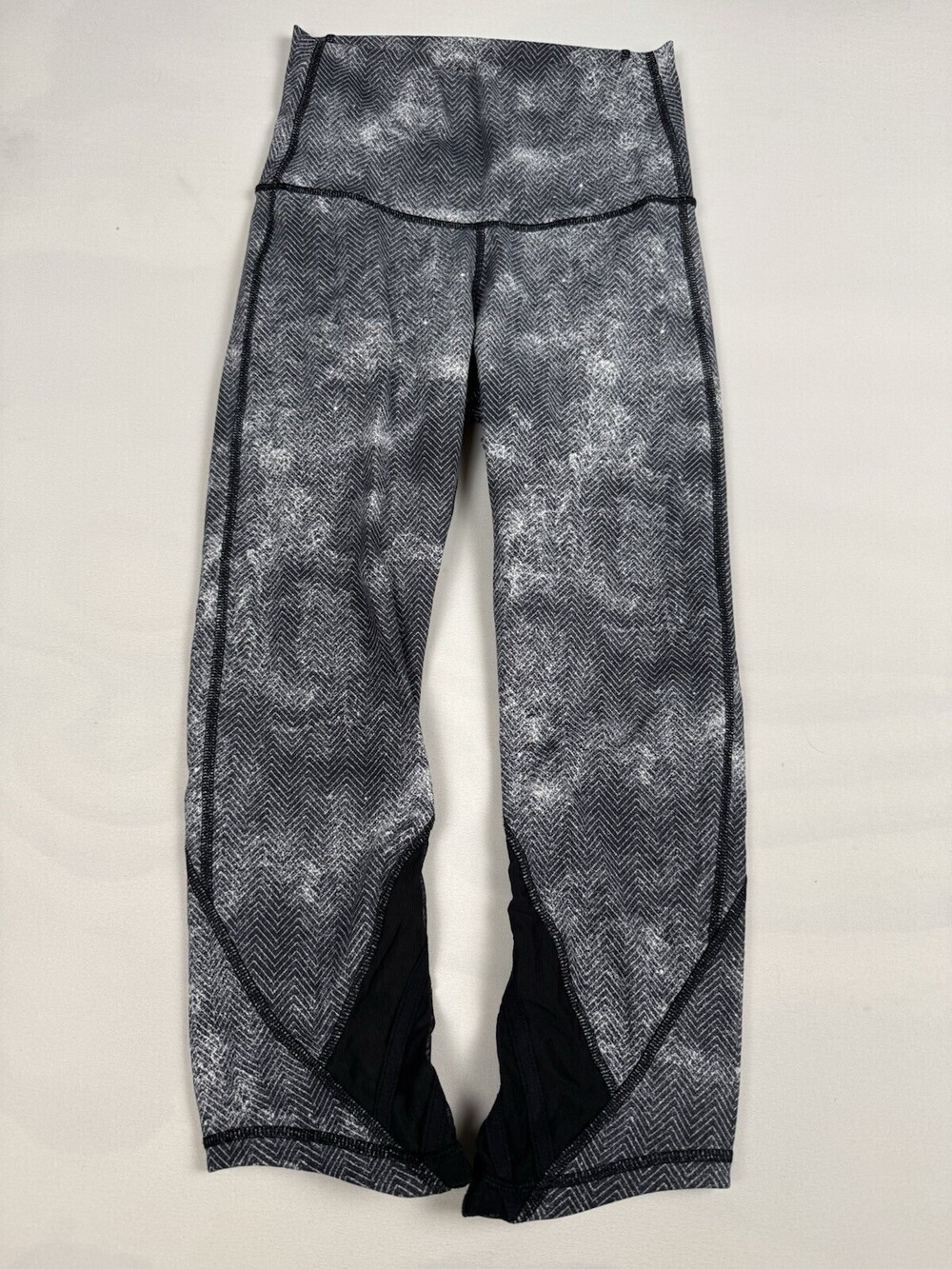 Lululemon Essential Rhythm Crop Leggings Womens 4 Diffusion White Black